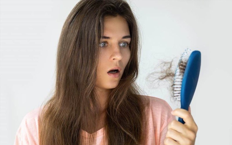 دلایل و درمان و علائم ریزش مو در خانم ها و آقایان و بانوان و خانم ها - مرکز کراتینه مروارید - keratin-morvarid.ir